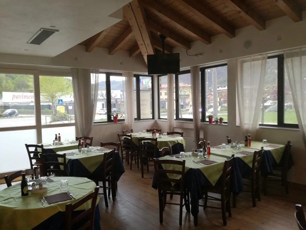 Trattoria Ricomilla Di Tuana Federico restaurant in Roè Volciano