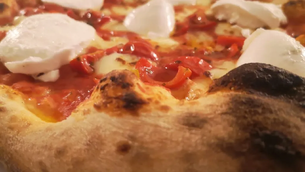 GiuMa Pizza & Cucina_Roè Volciano_slider_image_2