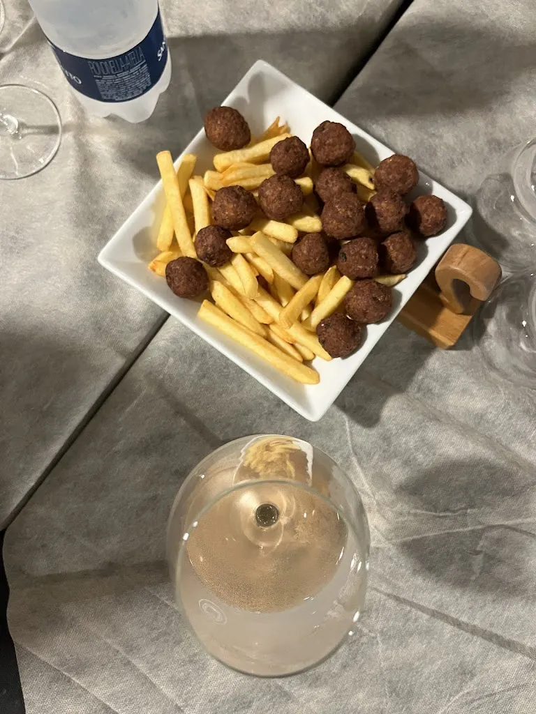 Meggan Rosslee_Don Angus_Brindisi_review