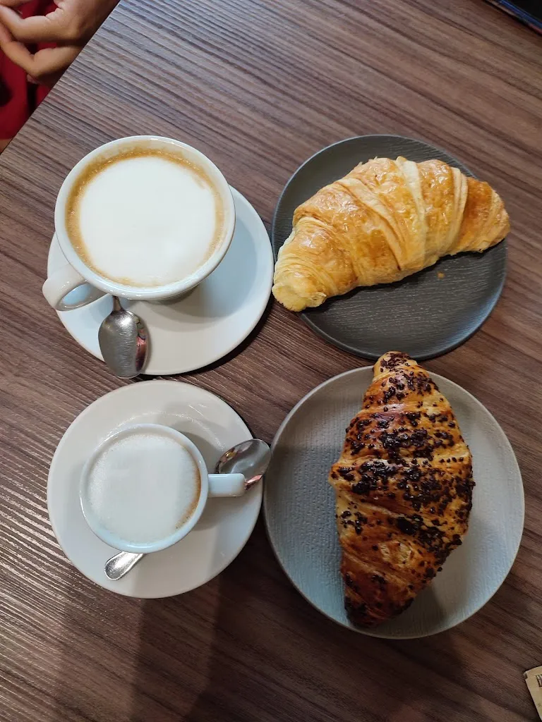 Valentina Latino_Sotto il Campanile_Rosate_review