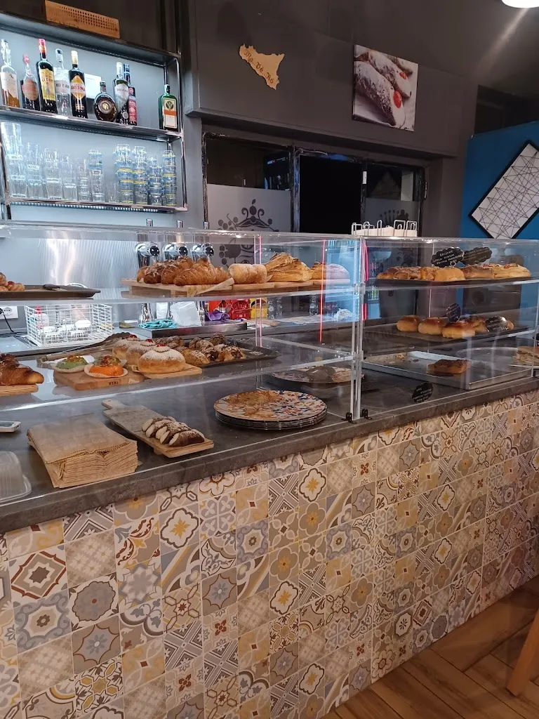 MA..PÉ..RÓ - Bar E Rosticceria Con Specialità, Delizie E Sapori Siciliani restaurant in Romano di Lombardia