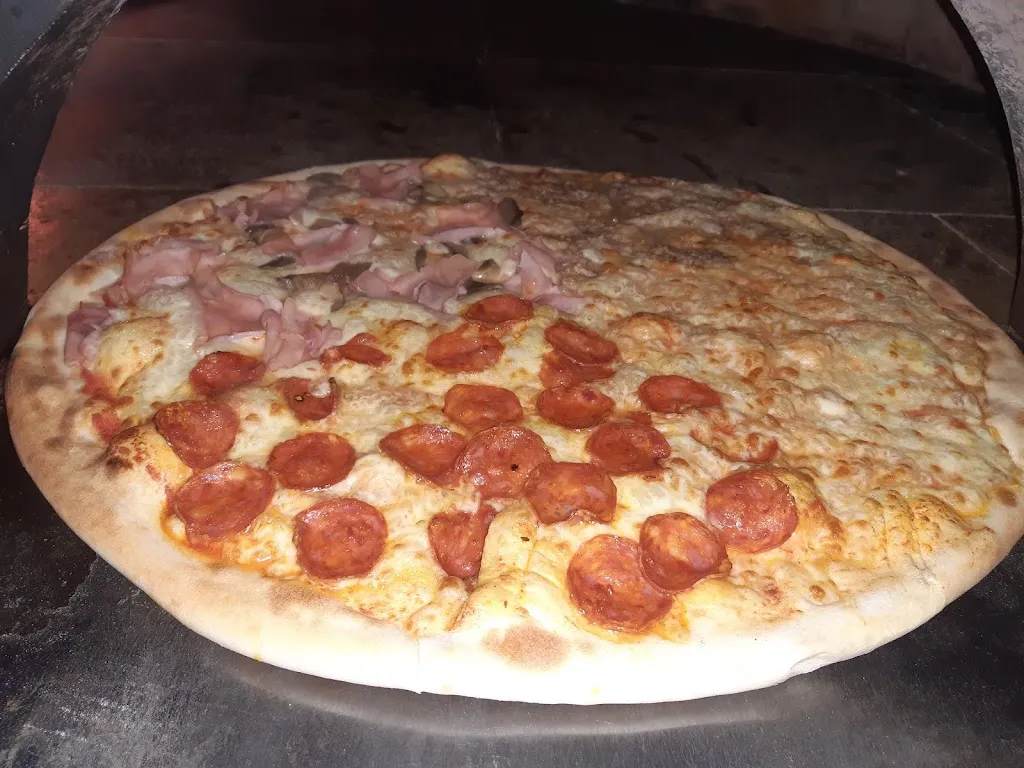 Pizzeria 5 stelle restaurant in Romano di Lombardia