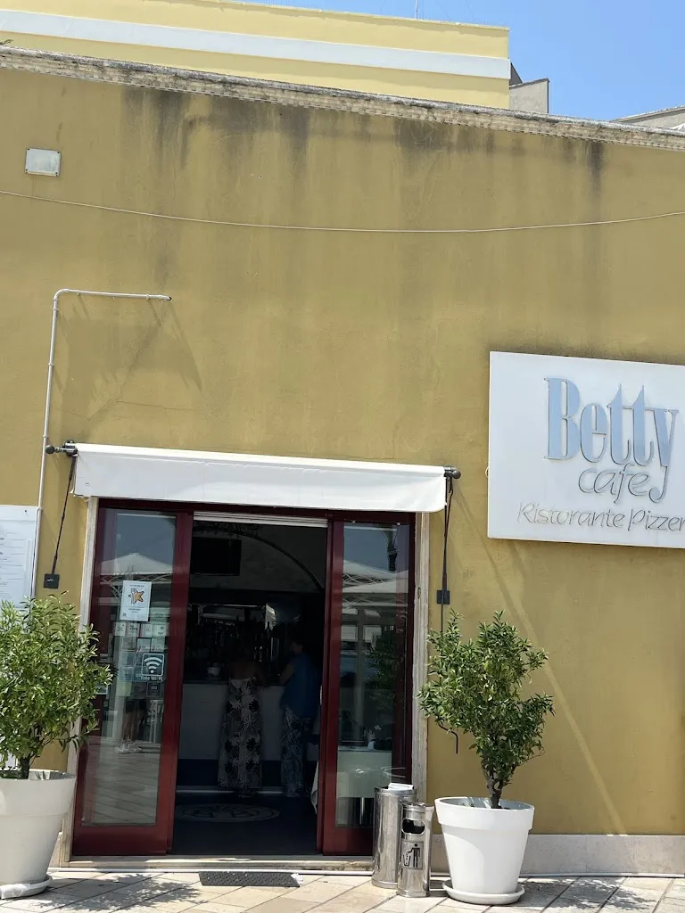 Betty - Gelateria Cafe Ristorante Pizzeria a Brindisi_Brindisi_slider_image_3