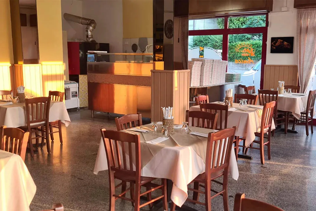 Pizzeria Amica_Sabbio Chiese_slider_image_3