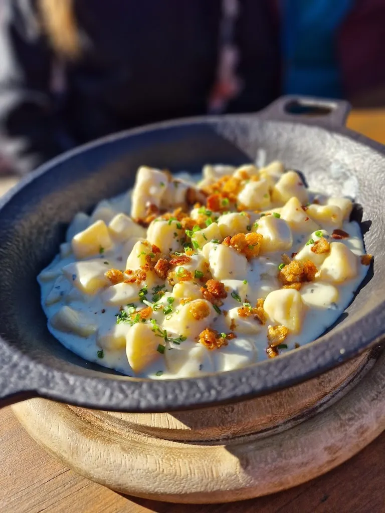 Paweł Krawczyk_Rifugio Malga Saraghes_San Cassiano_review