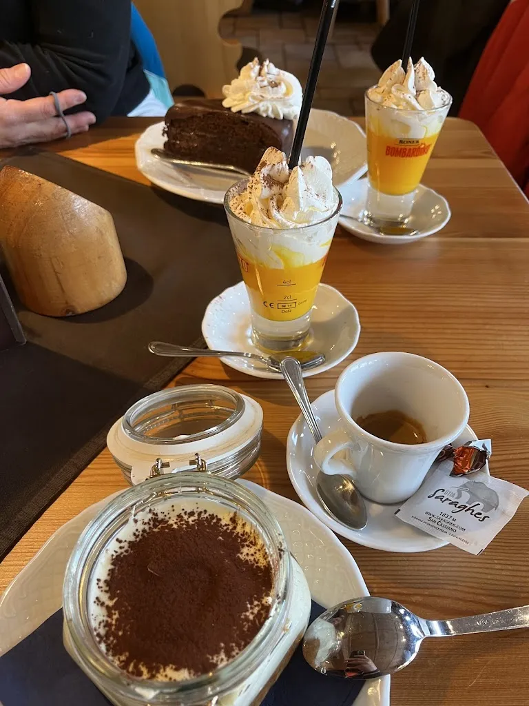 Milan A._Rifugio Malga Saraghes_San Cassiano_review