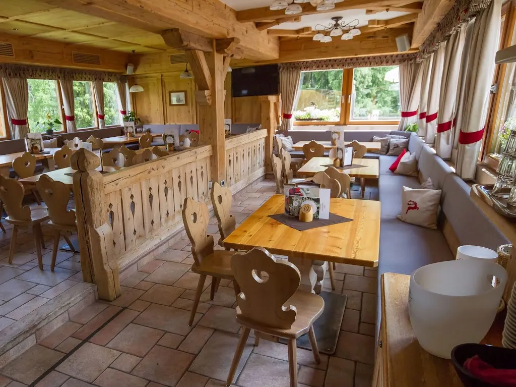 Rifugio Malga Saraghes_San Cassiano_slider_image_1