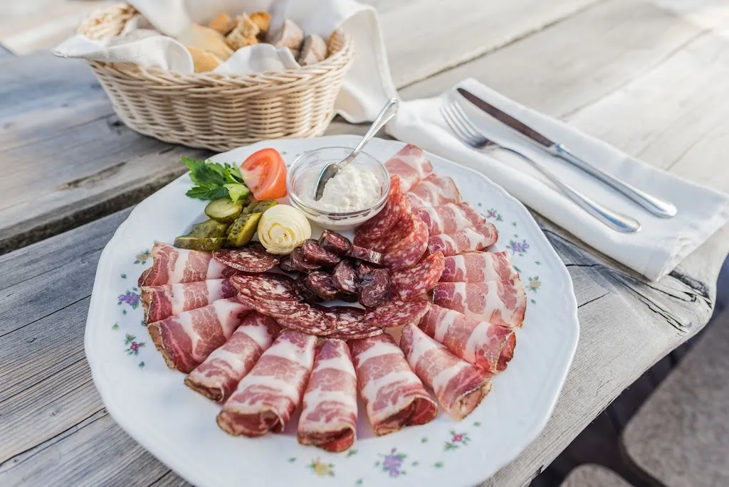 Rifugio Malga Saraghes_San Cassiano_slider_image_3