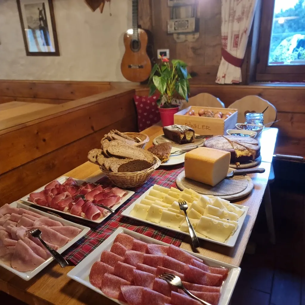 Jaide Cullen_Scotoni Hütte_San Cassiano_review