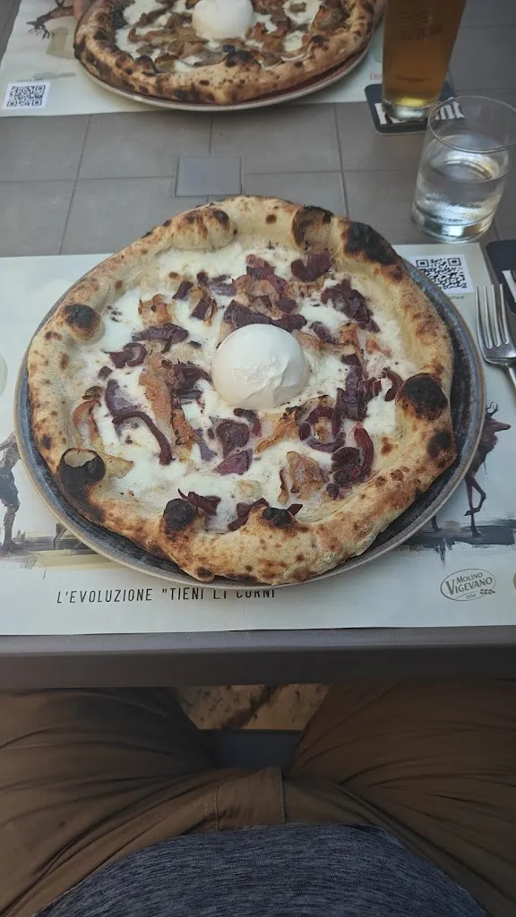 Eric Vojnovich_Brunda Pizzeria_Brindisi_review