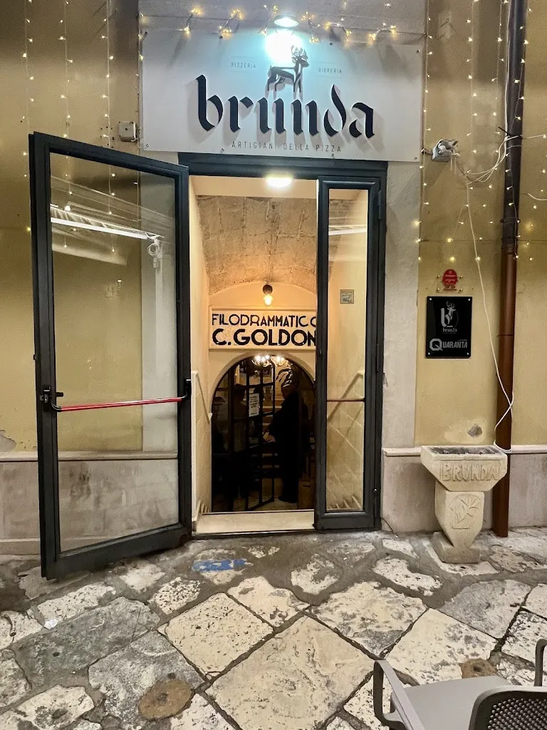 Brunda Pizzeria restaurant in Brindisi