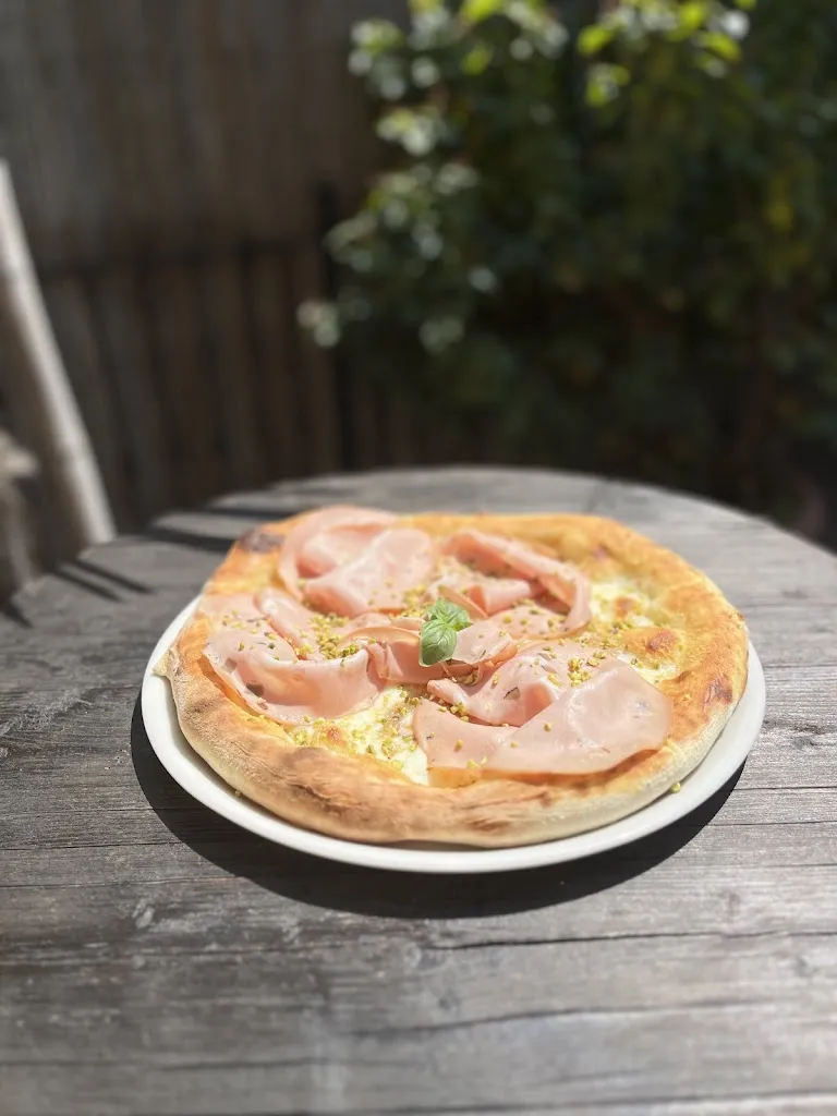 L’Agerolina Pizza & Grill_San Genesio ed Uniti_slider_image_1