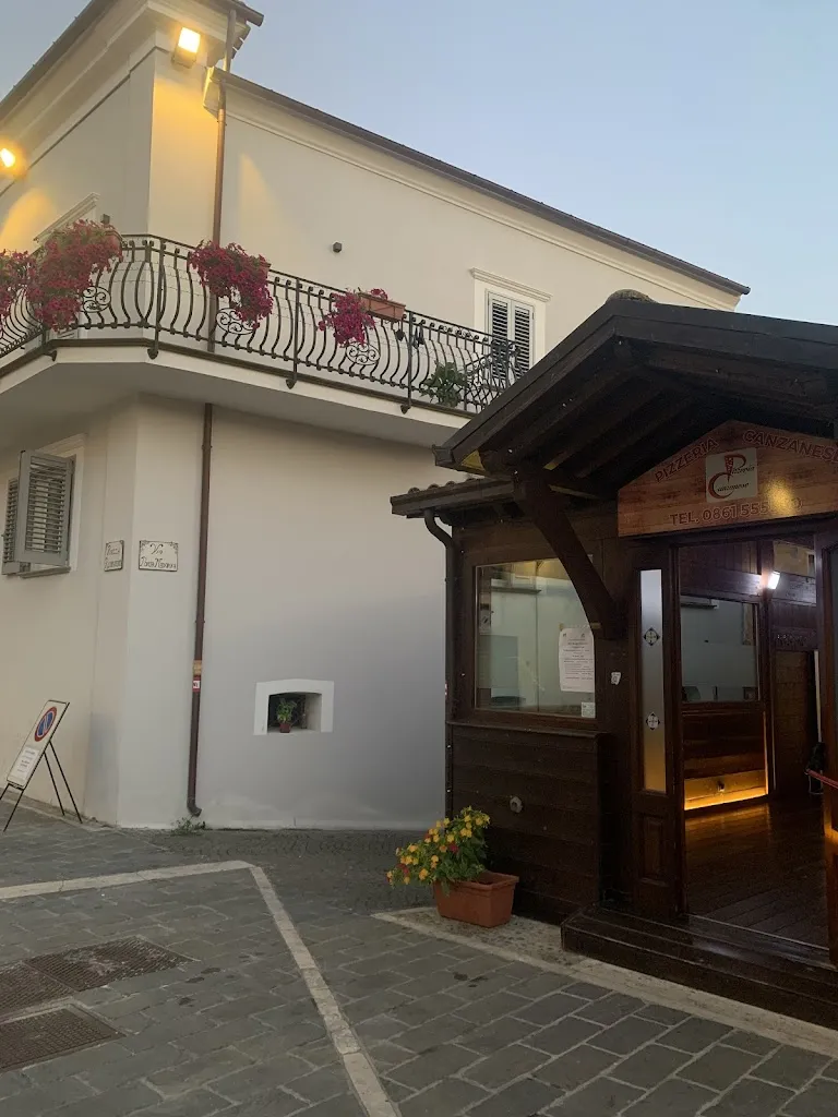 Monica Sarsilli_Pizzeria Canzanese_Canzano_review