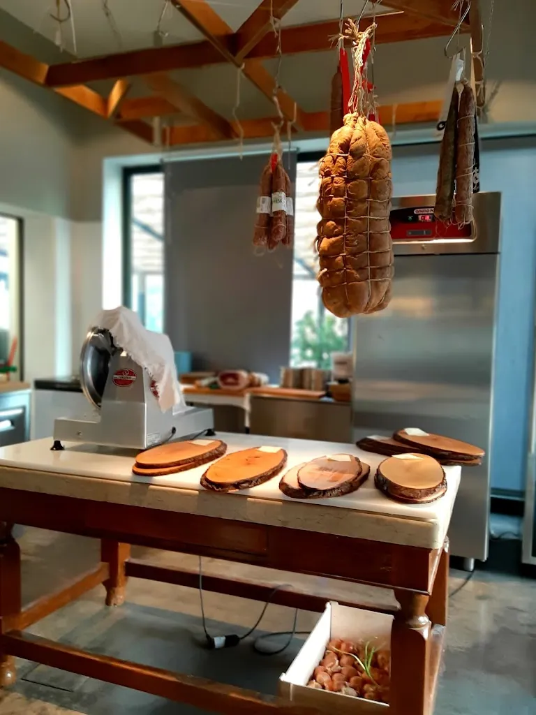 Ristosalumeria San Giovanni_San Giovanni del Dosso_slider_image_2