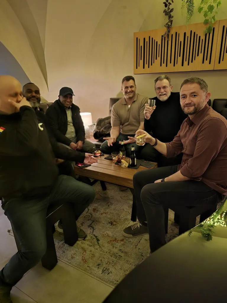 Adrian Pugh_The LOUNGE_Brindisi_review