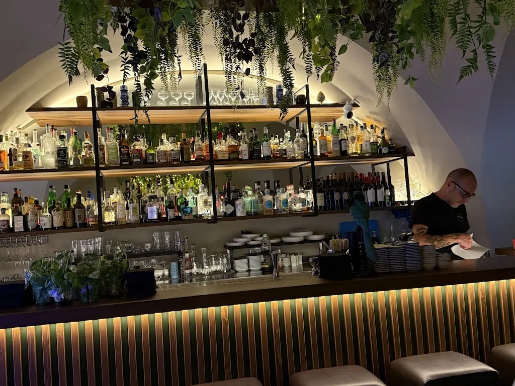 The LOUNGE_Brindisi_slider_image_2