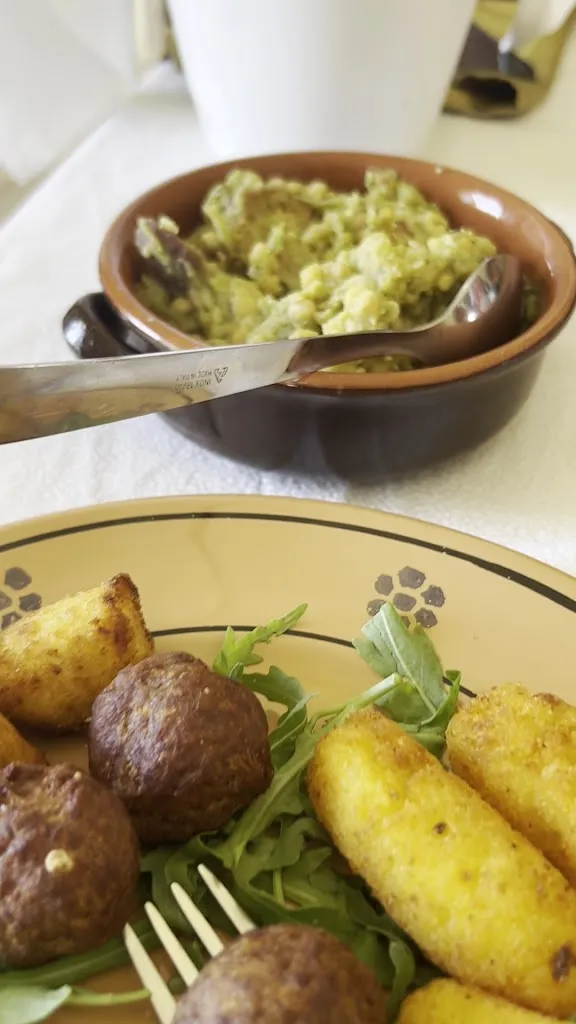 Trattoria Nonna Consiglia_Cannole_slider_image_2