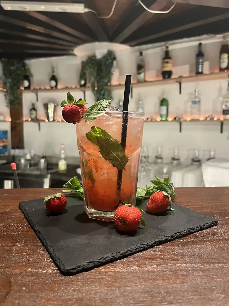 Ocean Conchiglia Lounge Bar restaurant in San Rocco al Porto