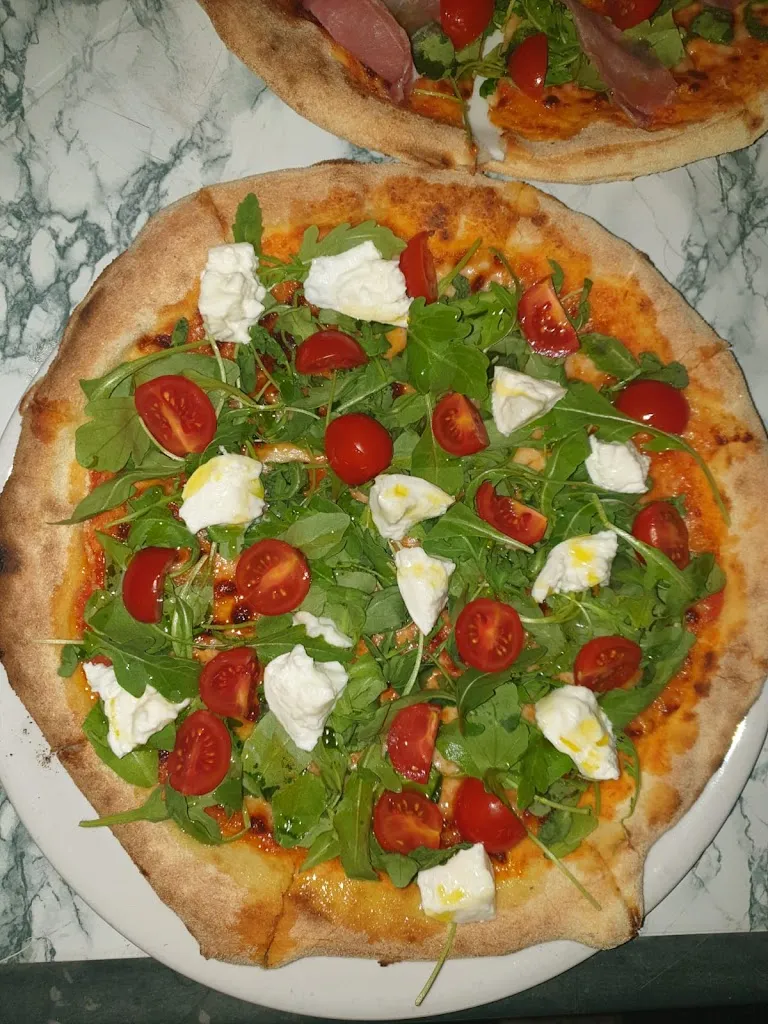 Daniela Delcea_Pizzeria Transilvania_Santa Giuletta_review