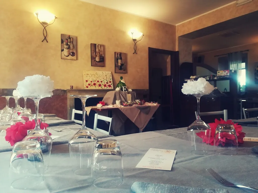 Old Caffè restaurant in Santa Maria Hoè