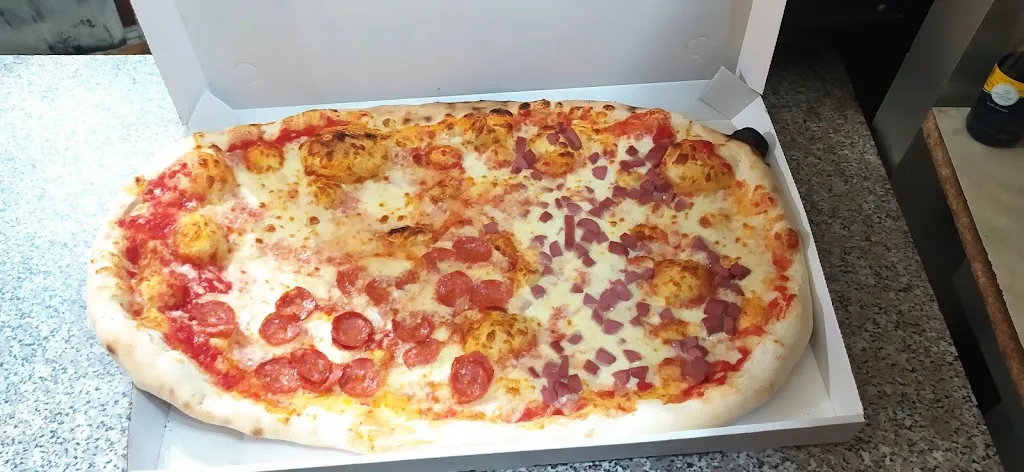 Davide Benedusi_Pizzeria Vesuvius_Schivenoglia_review