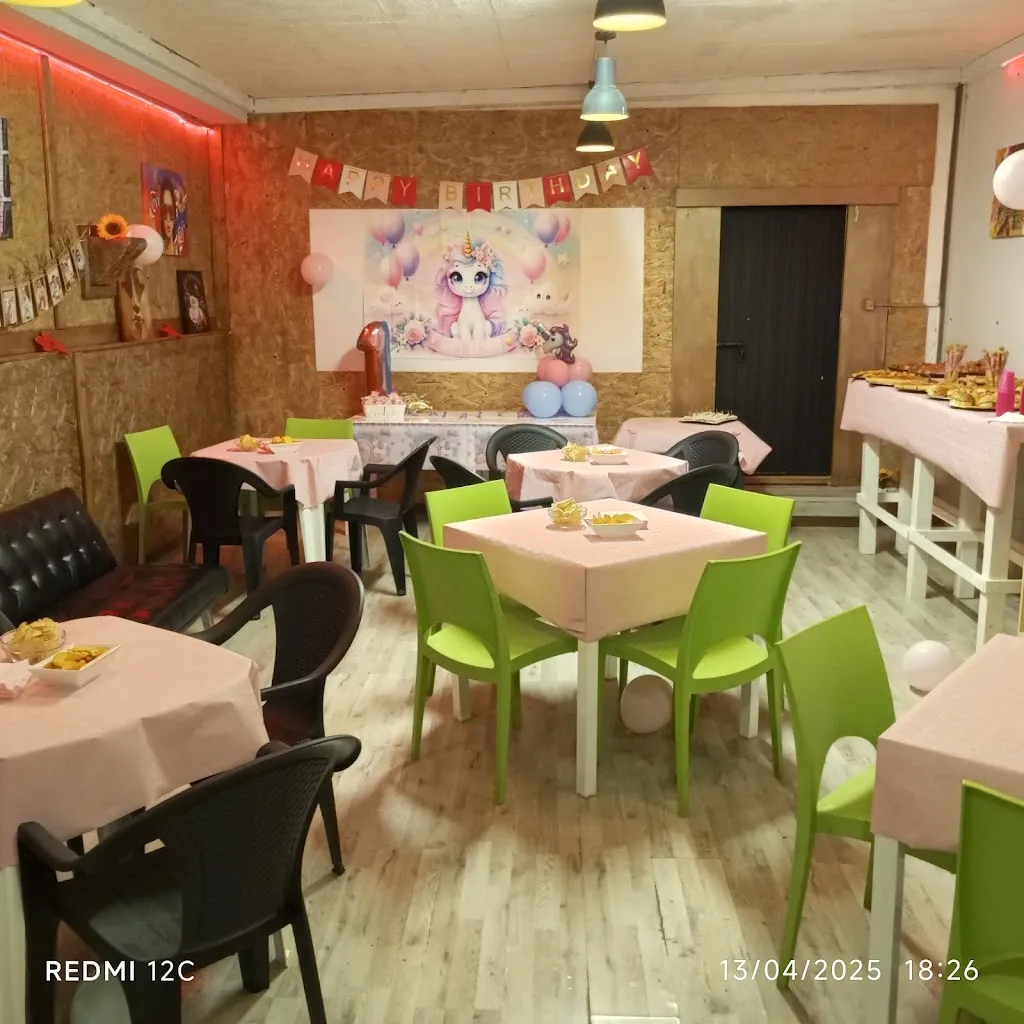 BUTTERFLY Coffee Pub - ALAMY L' Hamburgeria restaurant in Caprarica di Lecce