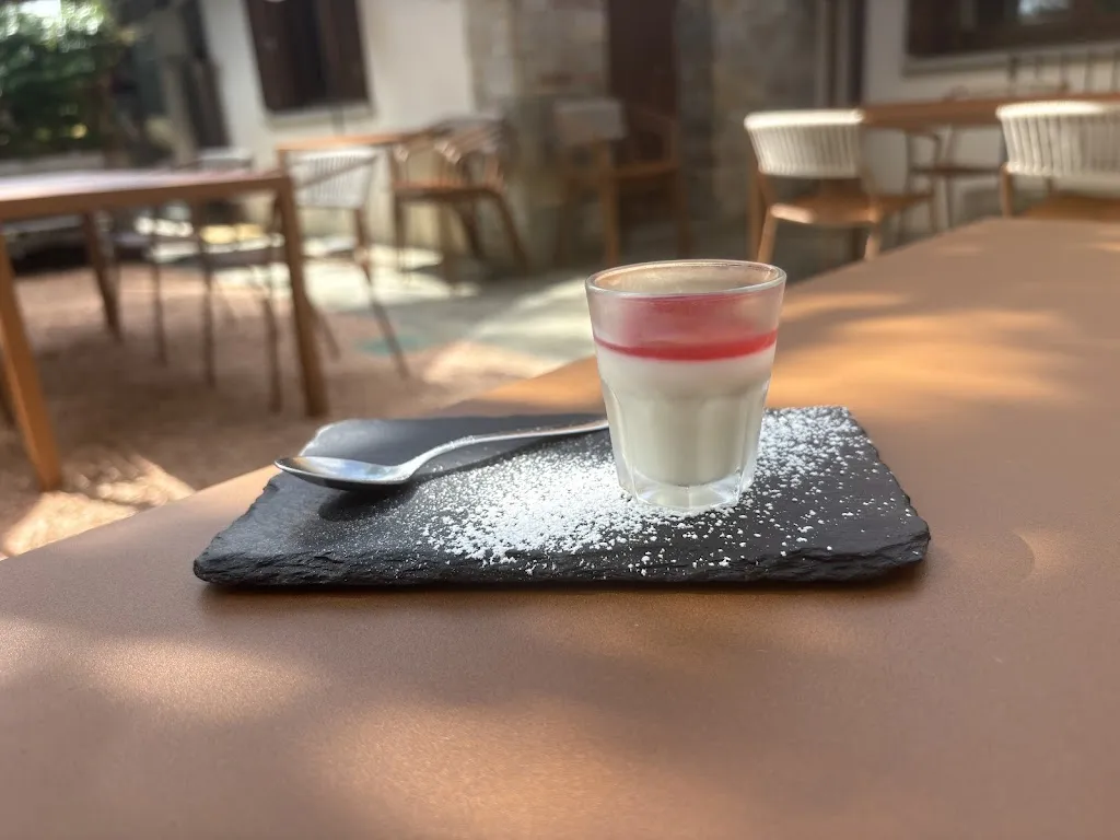 Karol Łuczak_Farmhouse Cascina del Frances_Scanzorosciate_review