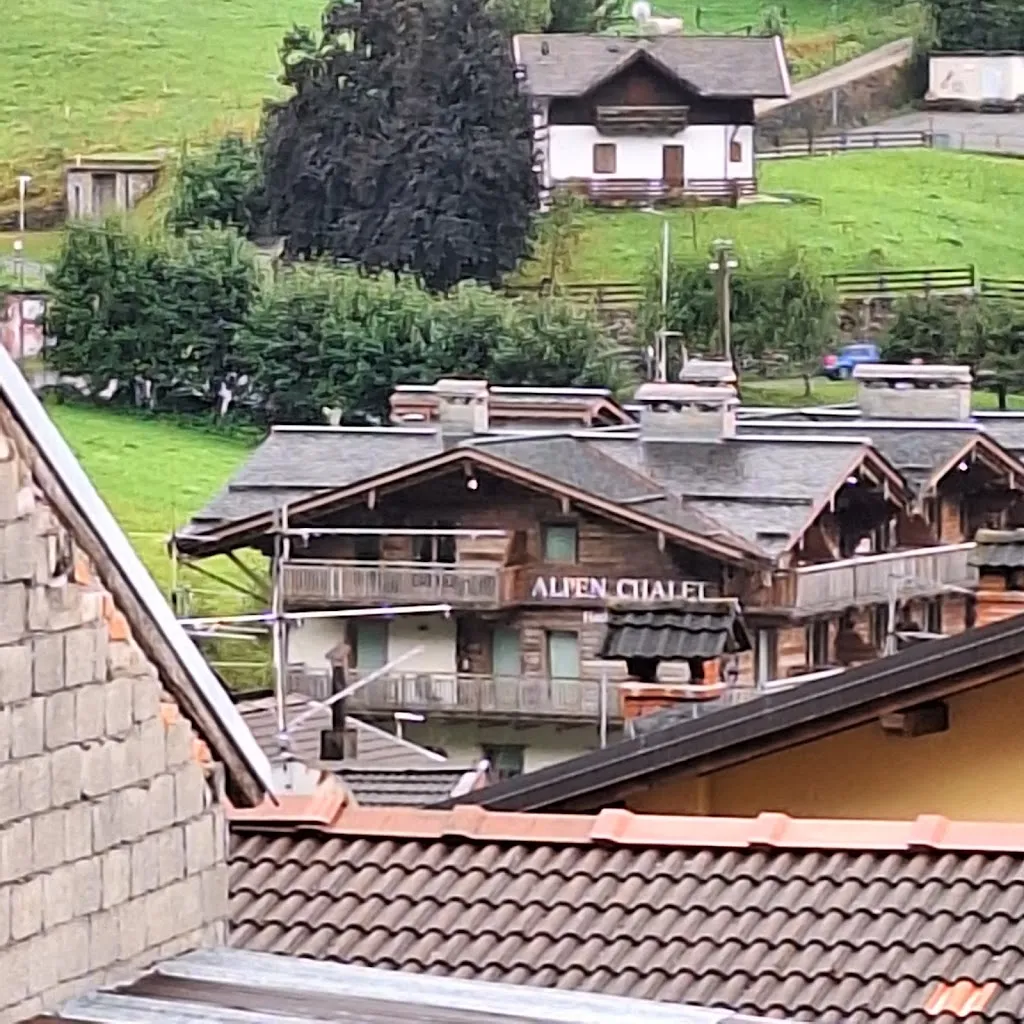 laura b_Alpen Chalet - Charme Mountain Hotel & Private Spa_Schilpario_review