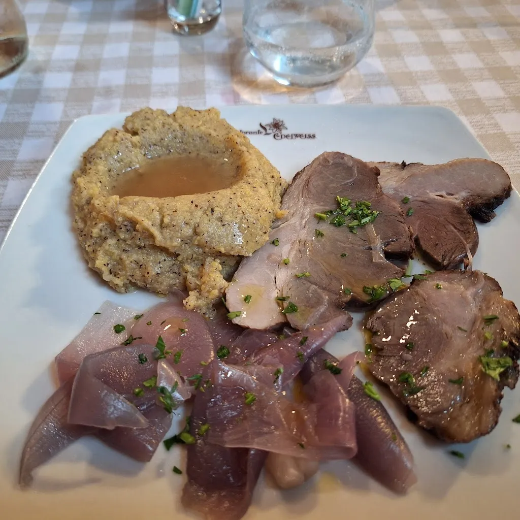 laura b_Albergo Ristorante Edelweiss_Schilpario_review