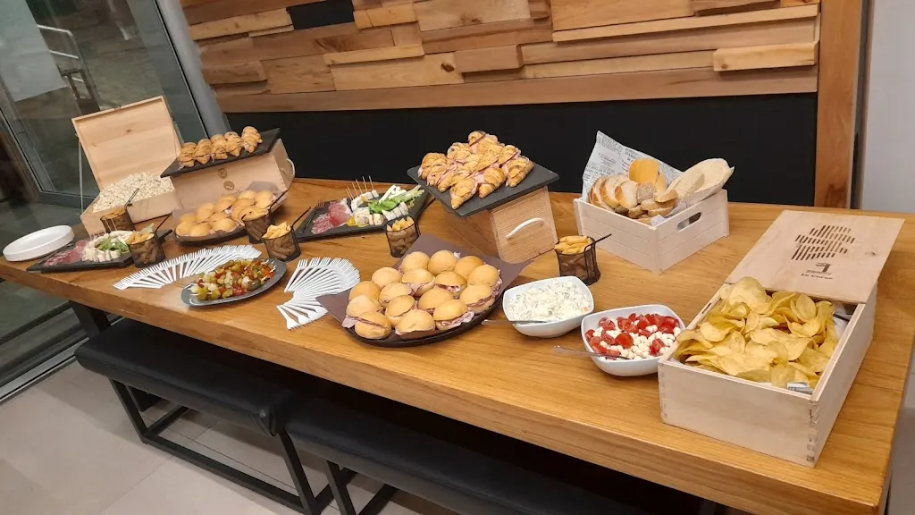 OFFSIDE_Selino Basso_slider_image_2