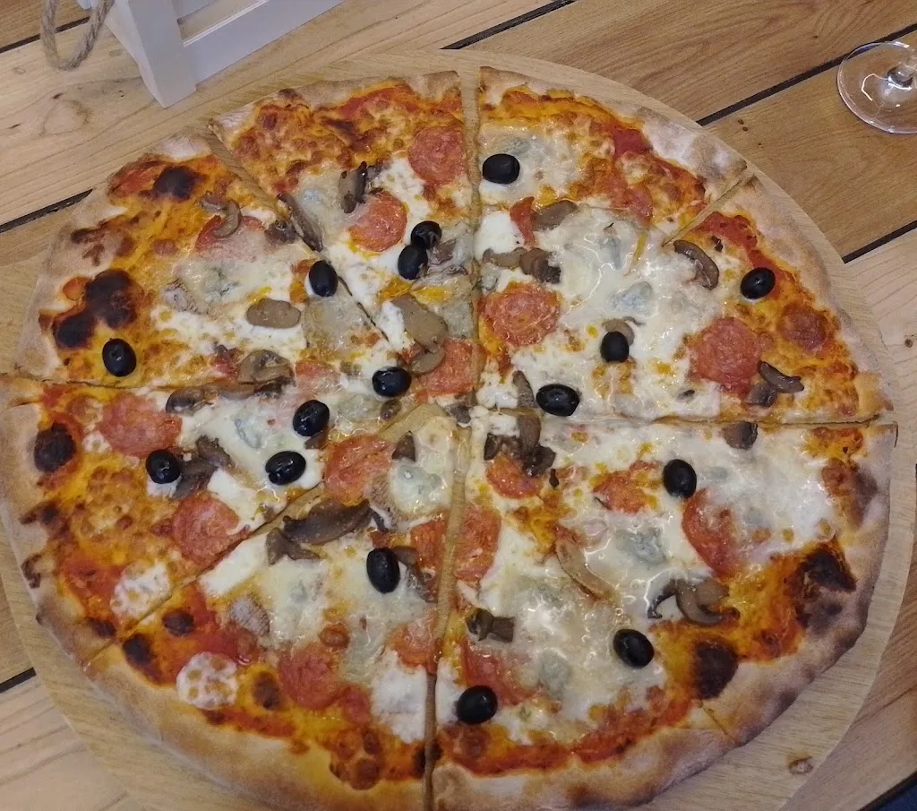 OFFSIDE_Selino Basso_slider_image_3