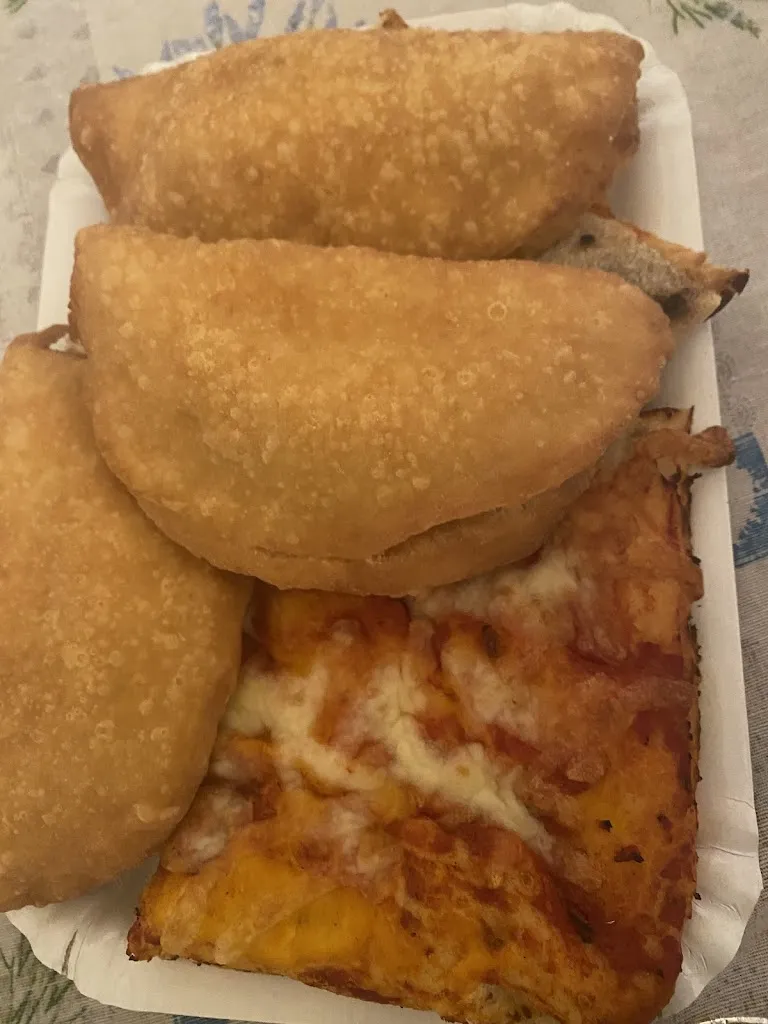 fiorella calabro_Pizzeria Rosticceria Zia Lulù_Caprarica di Lecce_recensione