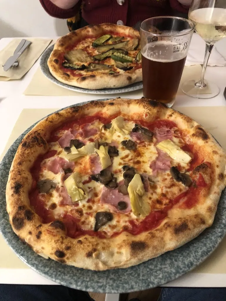 Adrian Hobson_Bar pizzeria Il Cappellaio Matto_Selvino_recensione