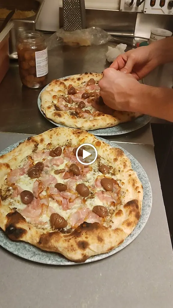 Bar pizzeria Il Cappellaio Matto_Selvino_slider_image_2