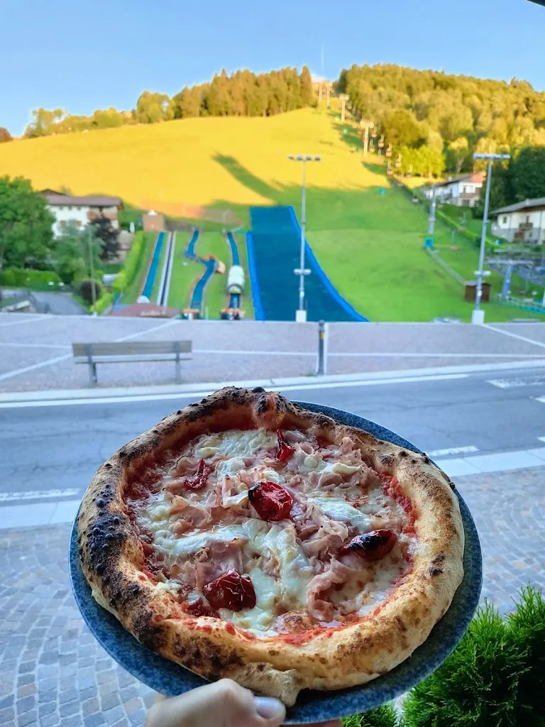 Bar pizzeria Il Cappellaio Matto_Selvino_slider_image_3