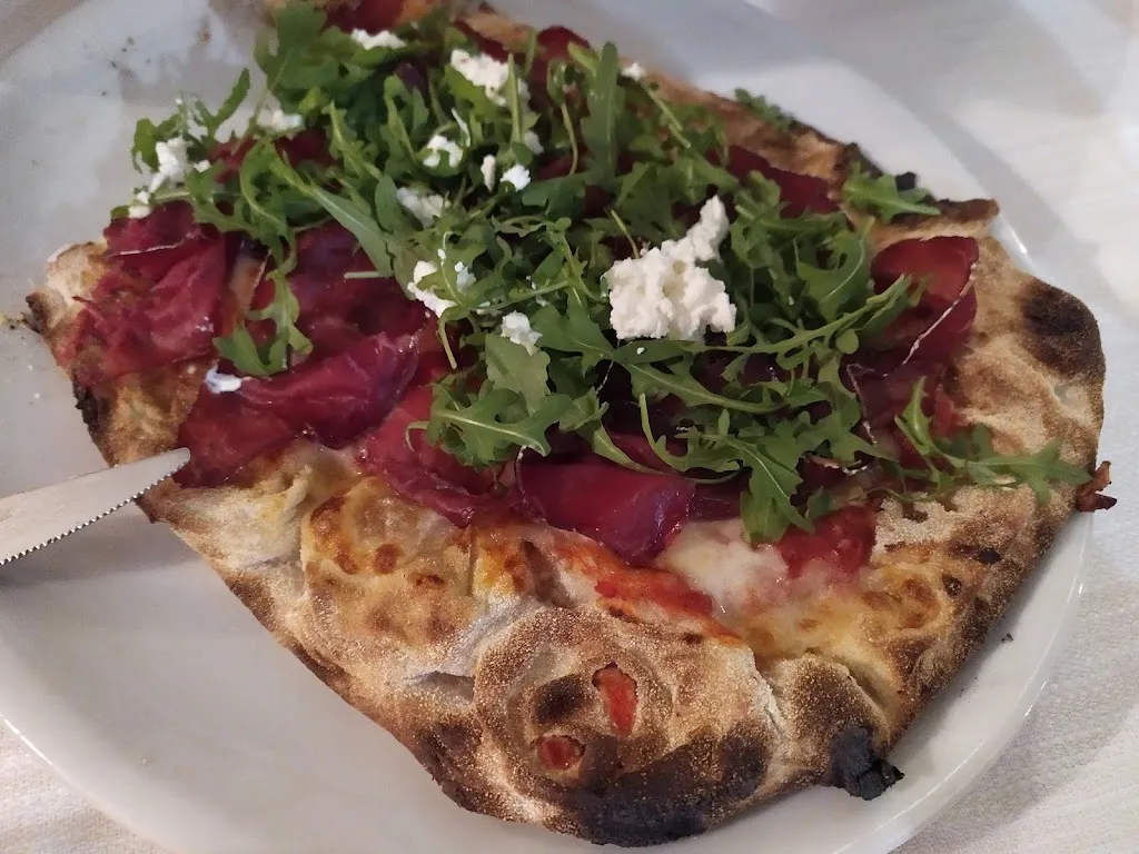 Nindya Kurnia_Pizzeria Lupei di Grab Costantin Florin_Senna Comasco_review