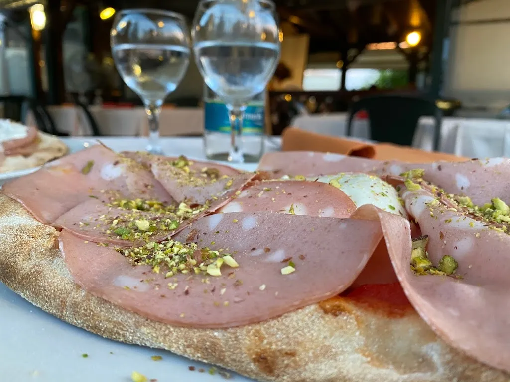 Pizzeria Lupei di Grab Costantin Florin_Senna Comasco_slider_image_3