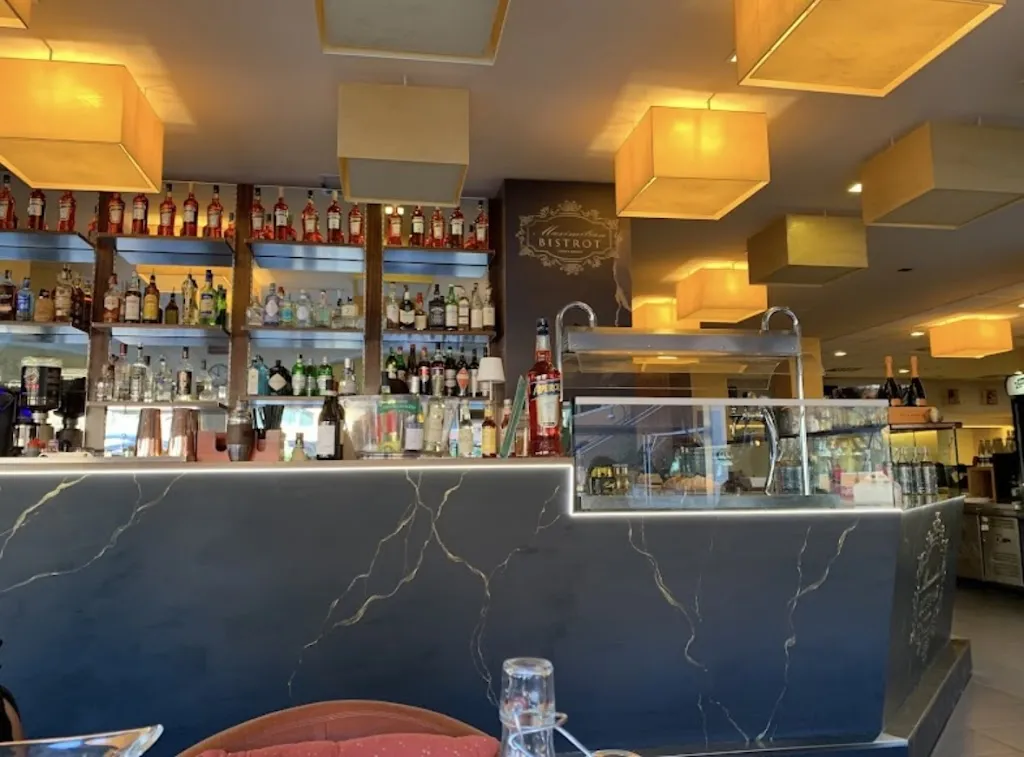 Maximilian Bistrot_Segrate_slider_image_1