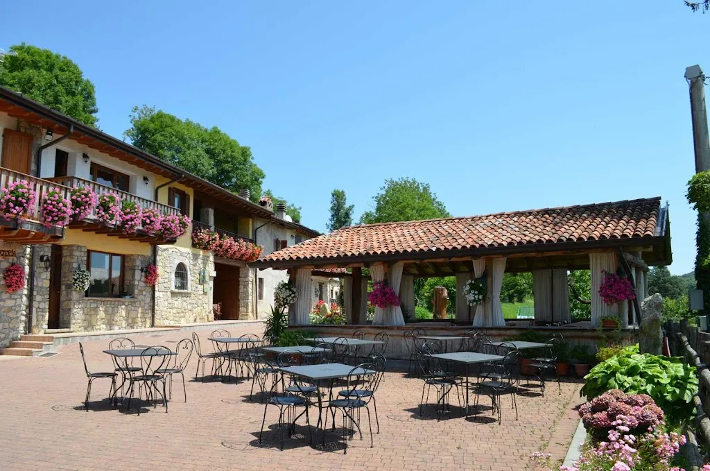 Agriturismo Dell'Altopiano Serle restaurant in Serle