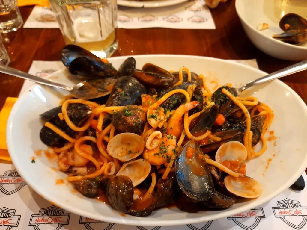 Vivien 84_Harley Café_Sirone_review