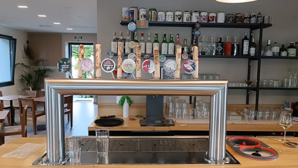 Cask beer & food restaurant in Sirone