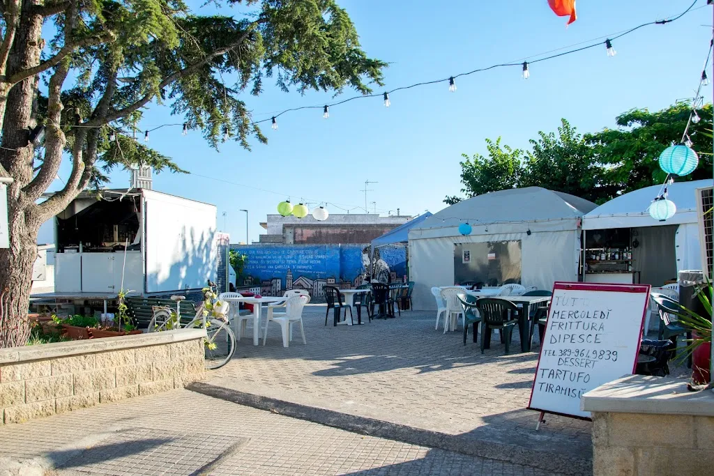 FAST & FURIOUS DI SAPONARO ILENIA restaurant in Caprarica di Lecce