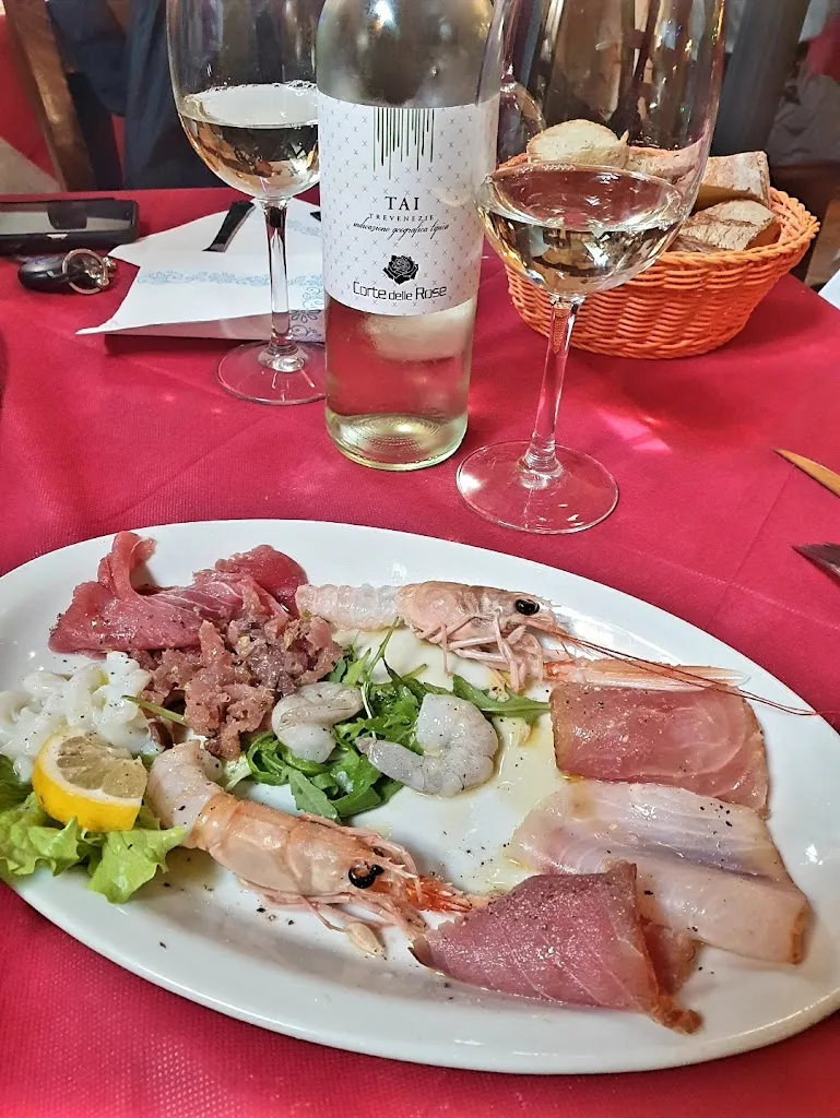 Emilia Persico_Little Cave_Settimo Milanese_review