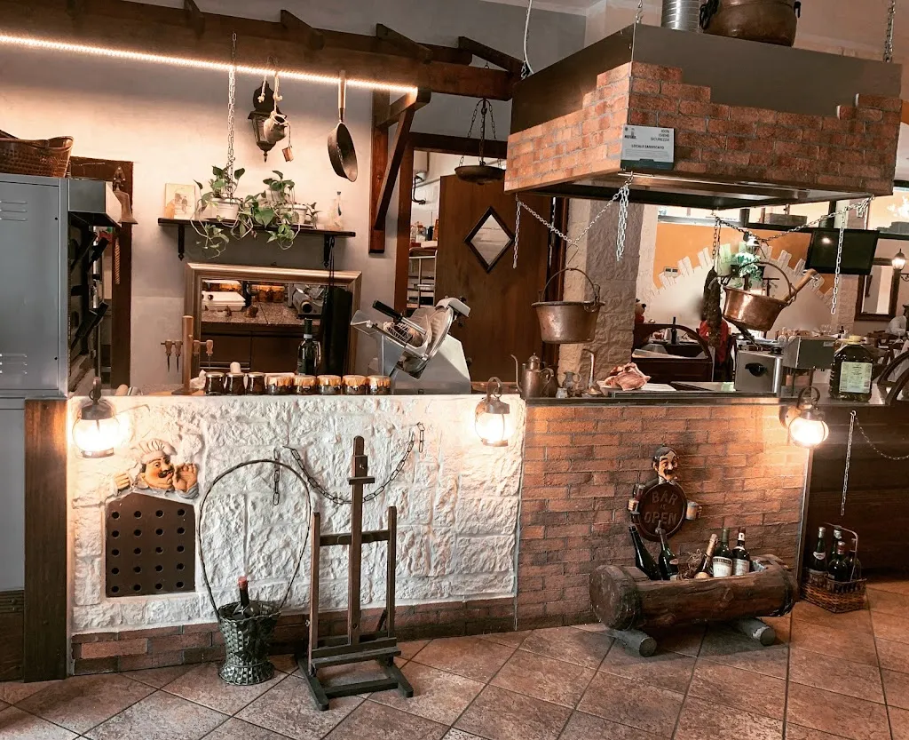 Little Cave restaurant in Settimo Milanese