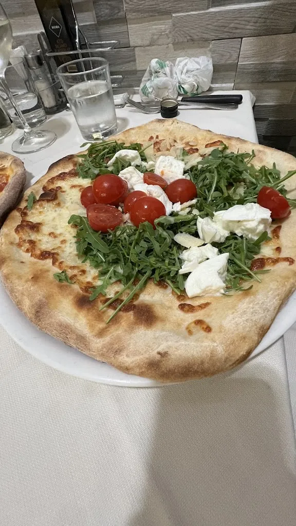 Alessandro Fiorin_Pizzeria Bella Napoli_Settimo Milanese_review