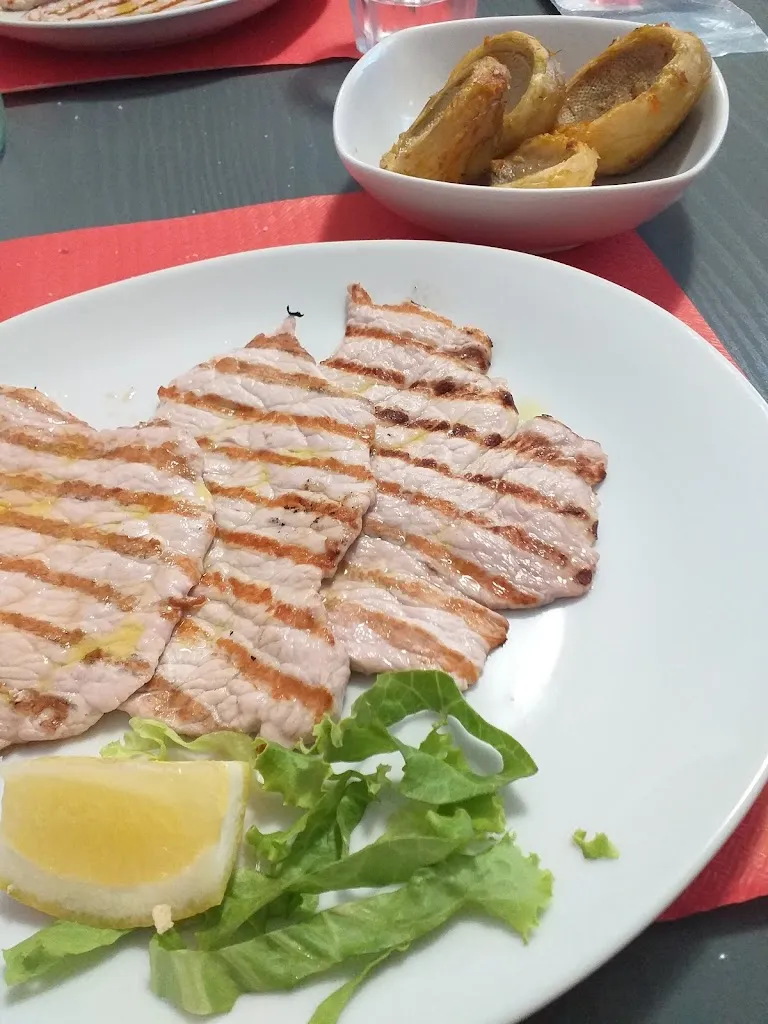 Renata Bar-Trattoria-Pizzeria_Soave_slider_image_2