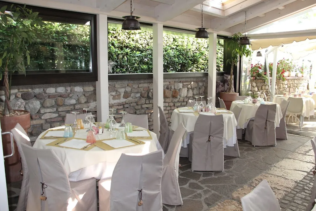 L'Arcimboldo Ristorante con Pizza Centro Storico Giardino e Terrazza a Lago restaurant in Sirmione
