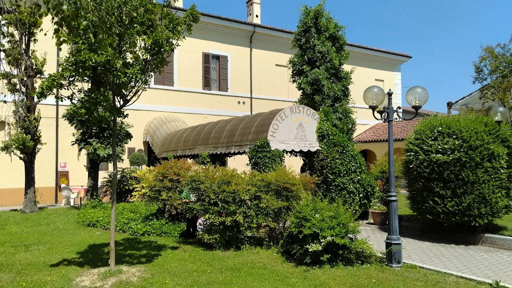 Restaurant Hotel La Clochette_Solarolo Rainerio_slider_image_3