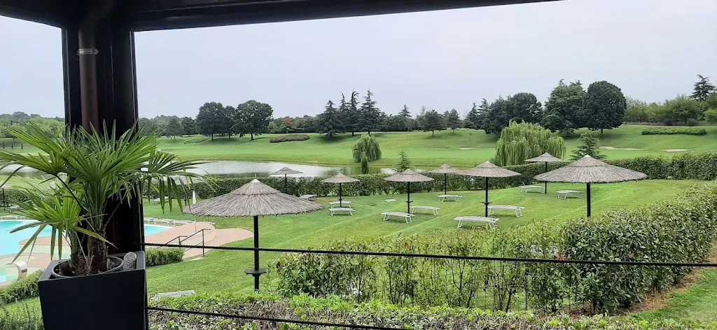 Armando Orcus_Le Robinie • Club House_Solbiate Olona_review