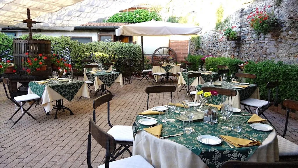 Corte Visconti_Somma Lombardo_slider_image_1